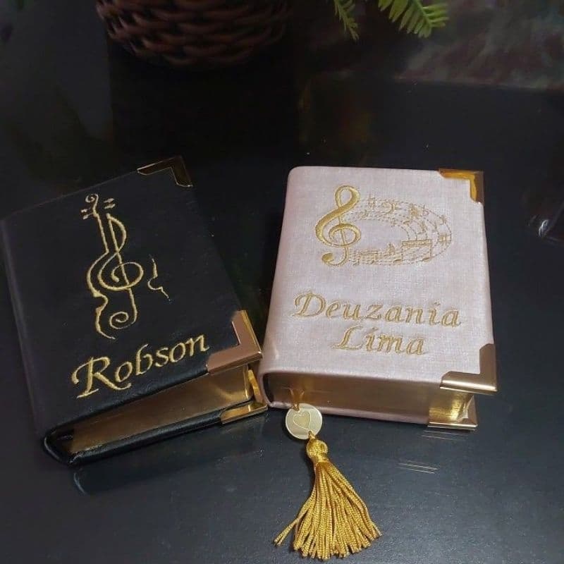 Bíblia com hinário personalizado com bordado - CCB